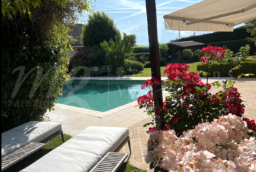 TRES BELLE MAISON FAMILIALE INDIVIDUELLE AVEC PISCINE