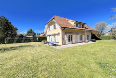GRANDE MAISON INDIVIDUELLE DE 8 PIECES - 5 chambres - JARDIN DE 1100 m2