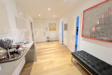 SUPERBE APPARTMENT MODERNE DE 6 PIECES DE 200 m2 AVEC BALCON - 4 CHAMBRES