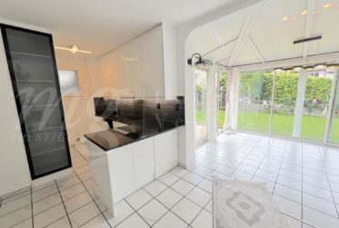 RAVISSANTE MAISON CONTIGUE DE 180 M2 AVEC VERANDA ET JARDIN PLEIN SUD