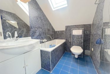 RAVISSANTE MAISON CONTIGUE DE 180 M2 AVEC VERANDA ET JARDIN PLEIN SUD