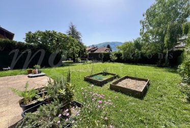 EN EXCLUSIVITE ! RAVISSANTE MAISON JUMELLE D'ANGLE - FAMILIALE - DE 7 PIECES AVEC TRES BEAU JARDIN SUD