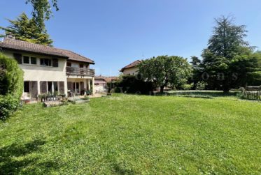 EN EXCLUSIVITE ! RAVISSANTE MAISON JUMELLE D'ANGLE - FAMILIALE - DE 7 PIECES AVEC TRES BEAU JARDIN SUD