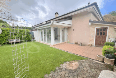 RAVISSANTE MAISON CONTIGUE DE 180 M2 AVEC VERANDA ET JARDIN PLEIN SUD