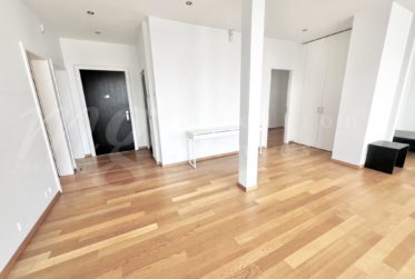 SUPERBE APPARTEMENT EN ATTIQUE EN PIGNON - SUD - AVEC LARGE TERRASSE DE 140 m2