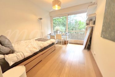 SUPERBE APPARTMENT MODERNE DE 6 PIECES DE 200 m2 AVEC BALCON - 4 CHAMBRES