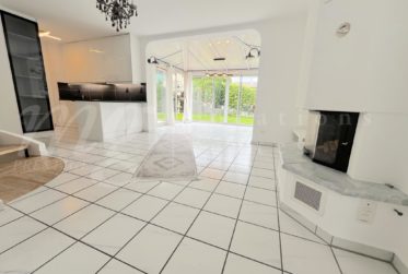 RAVISSANTE MAISON CONTIGUE DE 180 M2 AVEC VERANDA ET JARDIN PLEIN SUD