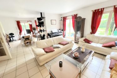 EN EXCLUSIVITE ! RAVISSANTE MAISON JUMELLE D'ANGLE - FAMILIALE - DE 7 PIECES AVEC TRES BEAU JARDIN SUD