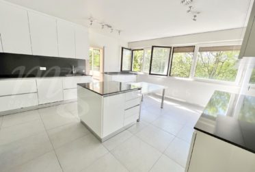 SUR PARC BERTRAND !! GRAND APPARTEMENT DE 300 m2 VEC TERRASSE ET BALCON - 5 chambres - 5 salles d'eau