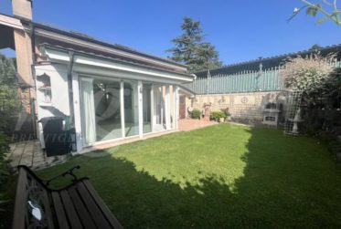 RAVISSANTE MAISON CONTIGUE DE 180 M2 AVEC VERANDA ET JARDIN PLEIN SUD