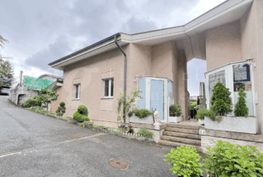 RAVISSANTE MAISON CONTIGUE DE 180 M2 AVEC VERANDA ET JARDIN PLEIN SUD
