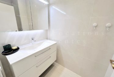 GRAND 4 PIECES - MEUBLE- TRAVERSANT AVEC 2 GRANDS BALCONS - PARC - 2x PISCINES & SPA