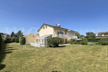 RAVISSANTE MAISON MODERNE AVEC VERANDA - JARDIN DE env 600 m2