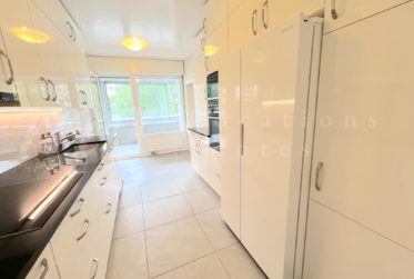 GRAND 4 PIECES - MEUBLE- TRAVERSANT AVEC 2 GRANDS BALCONS - PARC - 2x PISCINES & SPA