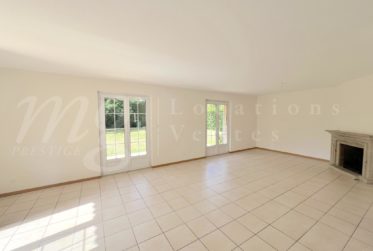 GRANDE MAISON FAMILIALE INDIVIDUELLE DE 375 m2 - RENOVEE - AVEC SUPERBE JARDIN ARBORE