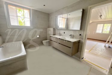 GRANDE MAISON FAMILIALE INDIVIDUELLE DE 375 m2 - RENOVEE - AVEC SUPERBE JARDIN ARBORE