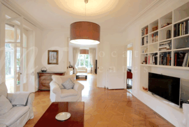 SUPERBE MAISON DE MAITRE DE 570 m2 AVEC GRAND JARDIN PRIVATIF ET CALME