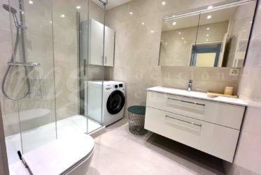GRAND 4 PIECES - MEUBLE- TRAVERSANT AVEC 2 GRANDS BALCONS - PARC - 2x PISCINES & SPA