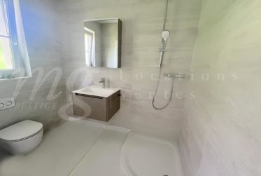 GRANDE MAISON FAMILIALE INDIVIDUELLE DE 375 m2 - RENOVEE - AVEC SUPERBE JARDIN ARBORE