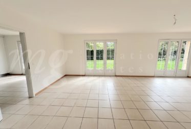 GRANDE MAISON FAMILIALE INDIVIDUELLE DE 375 m2 - RENOVEE - AVEC SUPERBE JARDIN ARBORE