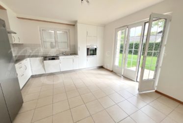 GRANDE MAISON FAMILIALE INDIVIDUELLE DE 375 m2 - RENOVEE - AVEC SUPERBE JARDIN ARBORE