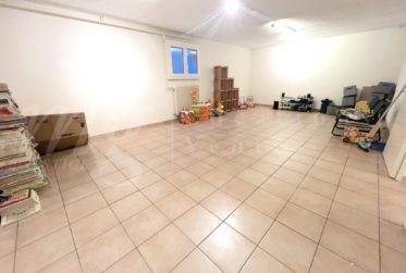 En exclusivité ! TRES GRANDE MAISON FAMILIALE DE 300 m2 utiles AVEC JARDIN - 5 chambres - Piscine