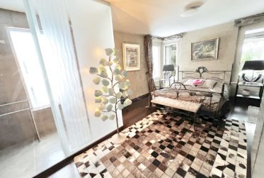SUPERBE APPARTEMENT DUPLEX DE 280 m2 AVEC LARGE TERRASSE SUR JARDIN