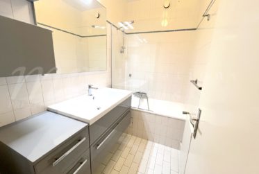 SUPERBE APPARTMENT DE 7.5 PIECES DE 180 m2 AVEC LARGE BALCON - CALME