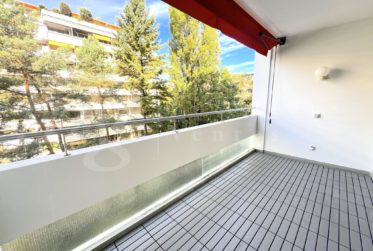 SUPERBE APPARTMENT DE 7.5 PIECES DE 180 m2 AVEC LARGE BALCON - CALME