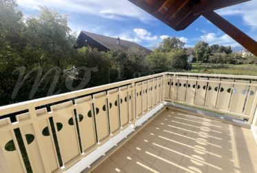 RAVISSANTE MAISON JUMELLE D'ANGLE DE 7 PIECES AVEC GRAND JARDIN