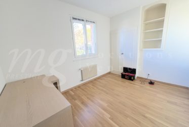 En exclusivité ! TRES GRANDE MAISON FAMILIALE DE 300 m2 utiles AVEC JARDIN - 5 chambres - Piscine