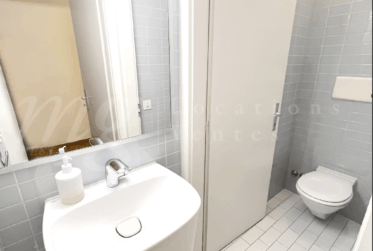 SUPERBE APPARTMENT DE 7.5 PIECES DE 180 m2 AVEC LARGE BALCON - CALME