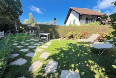 BELLE MAISON DE 8 PIECES - MEUBLEE - 320 m2 hab AVEC JARDIN A MEINIER