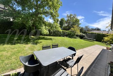 GRANDE MAISON FAMILIALE INDIVIDUELLE DE 375 m2 - RENOVEE - AVEC SUPERBE JARDIN ARBORE