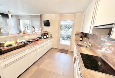 SUPERBE APPARTEMENT DUPLEX DE 280 m2 AVEC LARGE TERRASSE SUR JARDIN