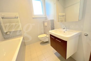 En exclusivité ! TRES GRANDE MAISON FAMILIALE DE 300 m2 utiles AVEC JARDIN - 5 chambres - Piscine