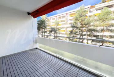 SUPERBE APPARTMENT DE 7.5 PIECES DE 180 m2 AVEC LARGE BALCON - CALME