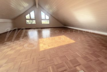 RAVISSANTE MAISON JUMELLE D'ANGLE DE 7 PIECES AVEC GRAND JARDIN