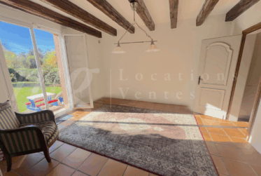 En exclusivité ! TRES GRANDE MAISON FAMILIALE DE 300 m2 utiles AVEC JARDIN - 5 chambres - Piscine