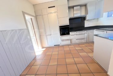 En exclusivité ! TRES GRANDE MAISON FAMILIALE DE 300 m2 utiles AVEC JARDIN - 5 chambres - Piscine