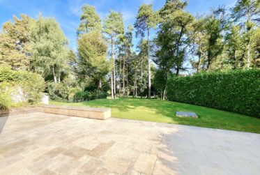 SUPERBE APPARTEMENT DUPLEX DE 280 m2 AVEC LARGE TERRASSE SUR JARDIN