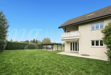 RAVISSANTE MAISON JUMELLE D'ANGLE DE 7 PIECES AVEC GRAND JARDIN