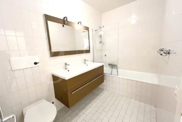 SUPERBE APPARTMENT DE 7.5 PIECES DE 180 m2 AVEC LARGE BALCON - CALME