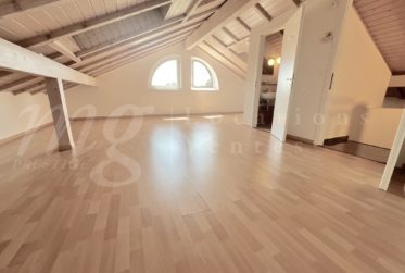 MAISON MODERNE FAMILIALE AVEC VERANDA DE 240 M2 env. AVEC JARDIN PRIVATIF ARBORE DE 600 m2