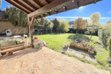 En exclusivité ! TRES GRANDE MAISON FAMILIALE DE 300 m2 utiles AVEC JARDIN - 5 chambres - Piscine