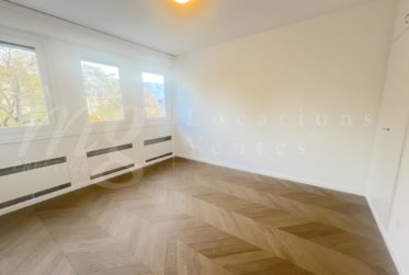 SUPERBE APPARTMENT DE 7.5 PIECES DE 180 m2 AVEC LARGE BALCON - CALME