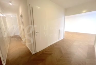 SUPERBE APPARTMENT DE 7.5 PIECES DE 180 m2 AVEC LARGE BALCON - CALME