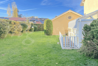 MAISON MODERNE FAMILIALE AVEC VERANDA DE 240 M2 env. AVEC JARDIN PRIVATIF ARBORE DE 600 m2