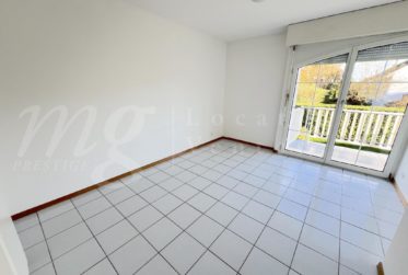 MAISON MODERNE FAMILIALE AVEC VERANDA DE 240 M2 env. AVEC JARDIN PRIVATIF ARBORE DE 600 m2