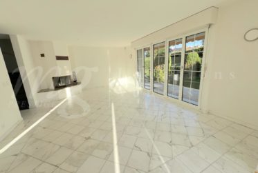 MAISON MODERNE FAMILIALE AVEC VERANDA DE 240 M2 env. AVEC JARDIN PRIVATIF ARBORE DE 600 m2